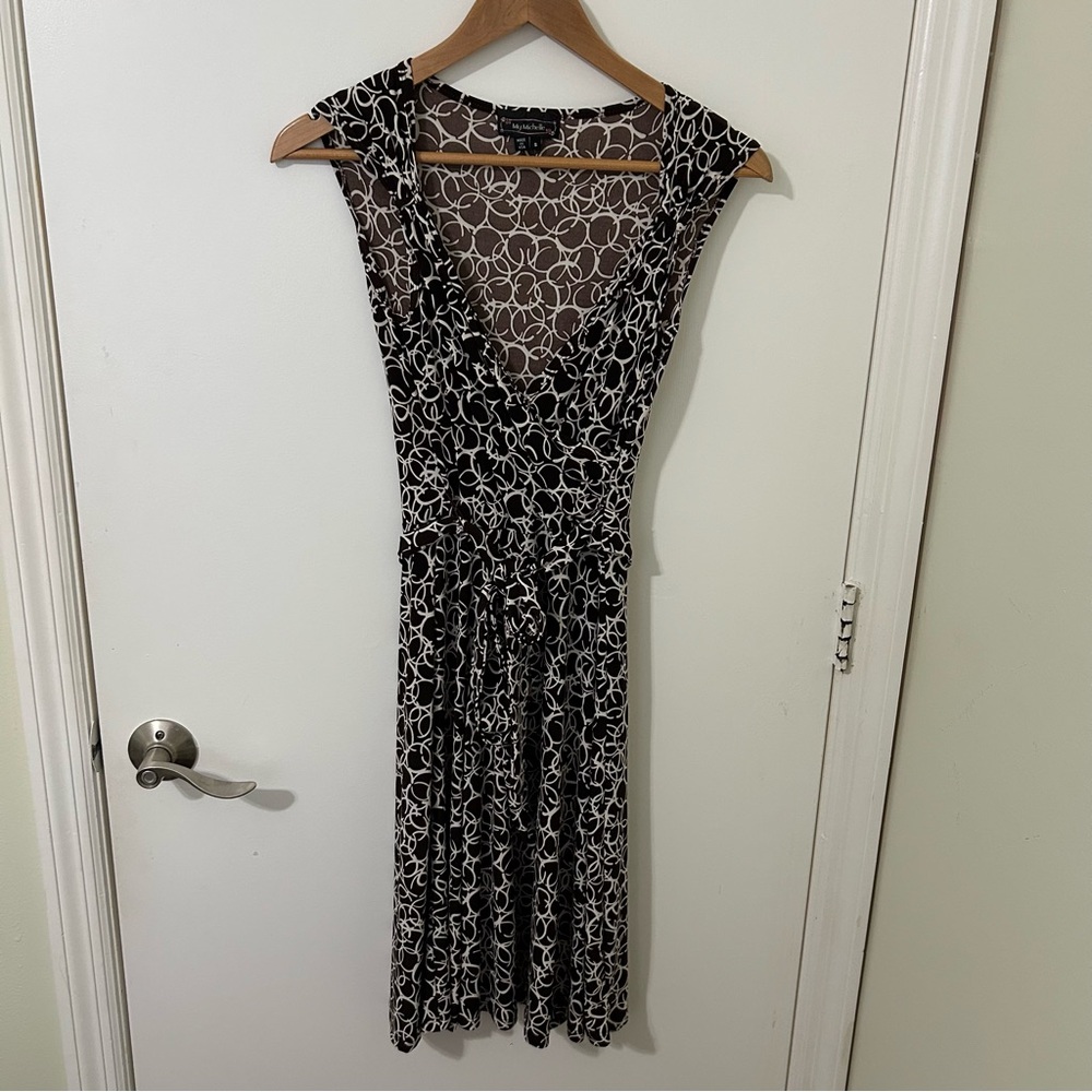 My Michelle Brown and White V-Neck Sleeveless Midi Dress | Size Small